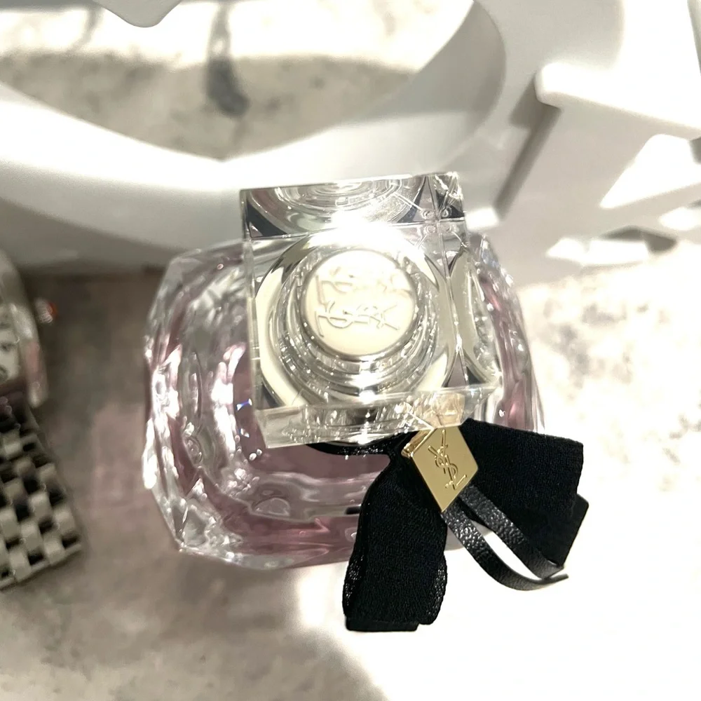 Yves Saint Laurent Perfume - Picture 3 of 5